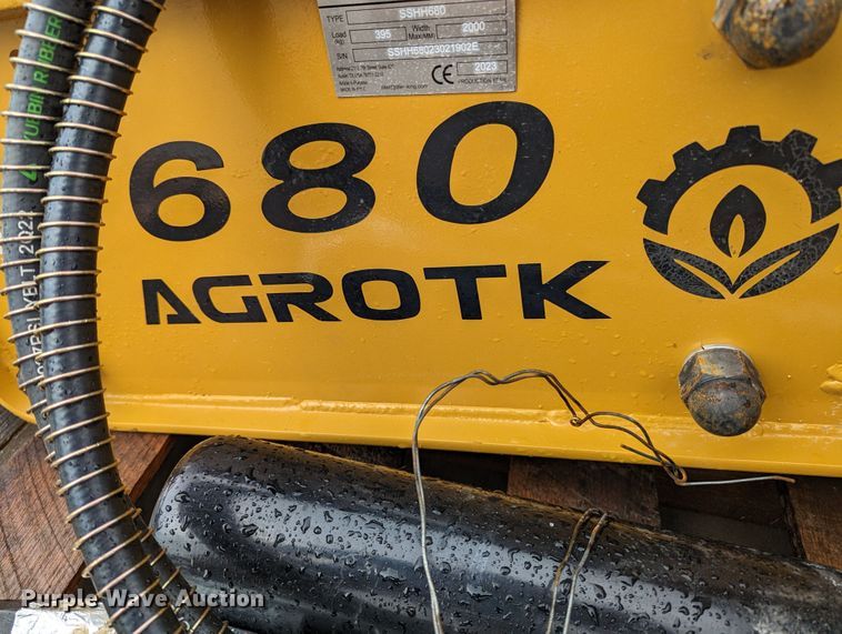 image for item MO9032 2023 Agrotk 680  skid steer breaker