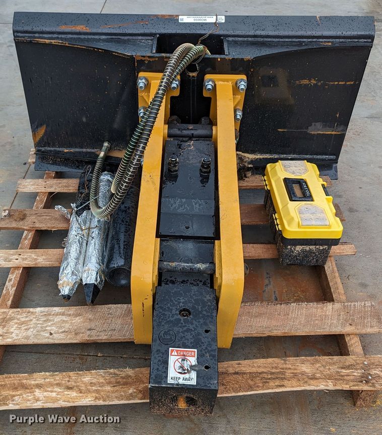 image for item MO9033 2023 Agrotk 680  skid steer breaker