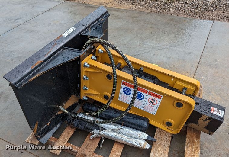 image for item MO9033 2023 Agrotk 680  skid steer breaker