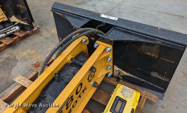 image for item MO9033 2023 Agrotk 680  skid steer breaker