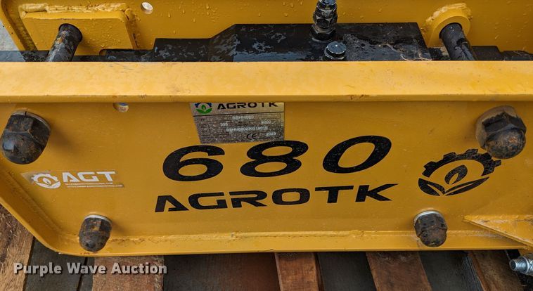 image for item MO9033 2023 Agrotk 680  skid steer breaker