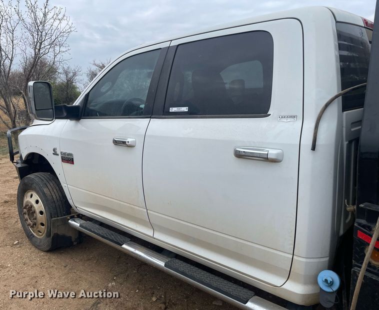 image for item MS9677 2012 Dodge Ram 5500HD  Crew Cab truck cab and chassis