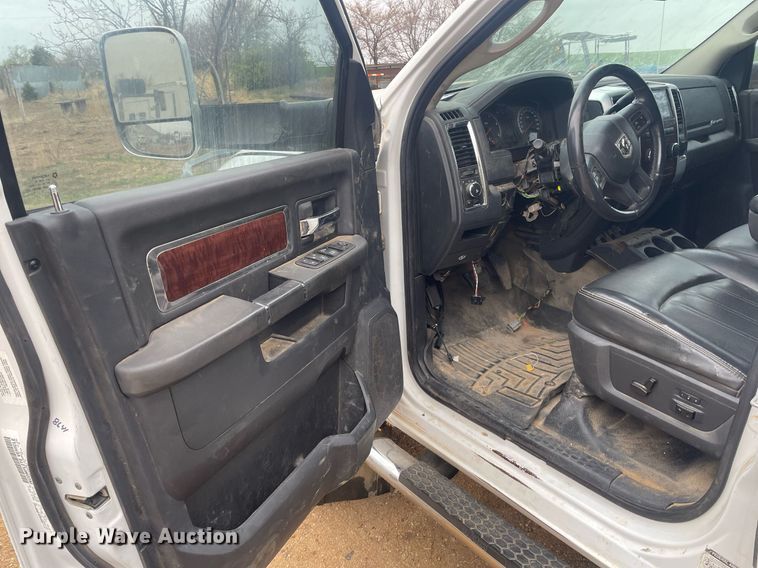 image for item MS9677 2012 Dodge Ram 5500HD  Crew Cab truck cab and chassis
