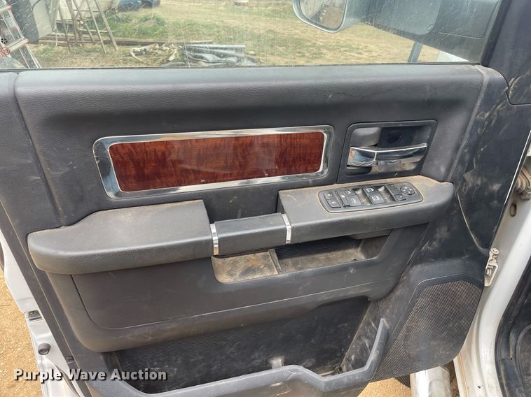 image for item MS9677 2012 Dodge Ram 5500HD  Crew Cab truck cab and chassis