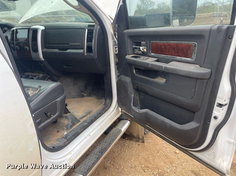 image for item MS9677 2012 Dodge Ram 5500HD  Crew Cab truck cab and chassis