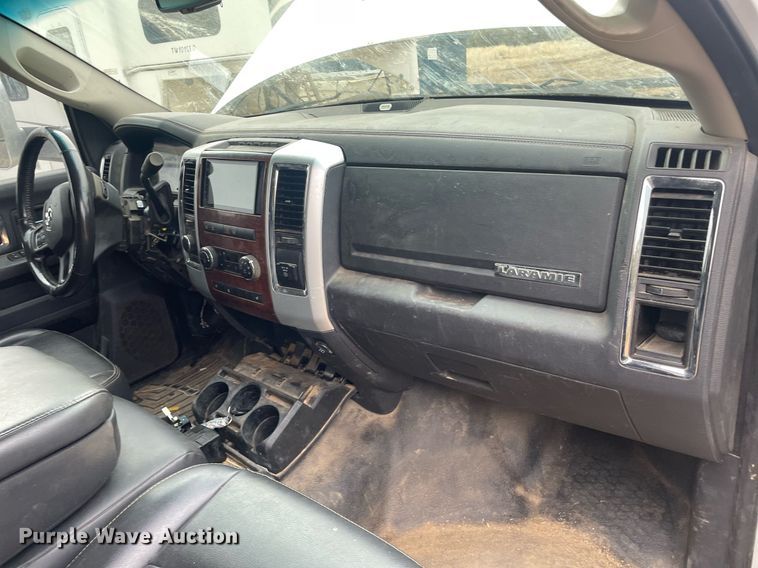 image for item MS9677 2012 Dodge Ram 5500HD  Crew Cab truck cab and chassis