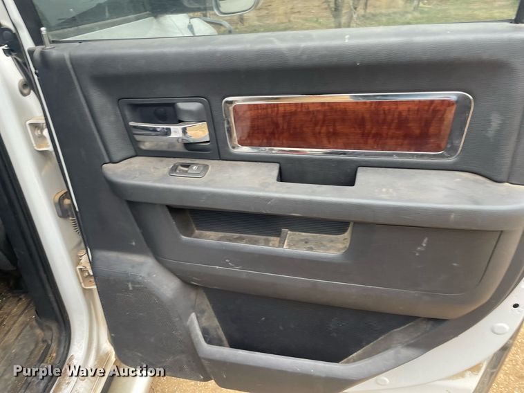 image for item MS9677 2012 Dodge Ram 5500HD  Crew Cab truck cab and chassis