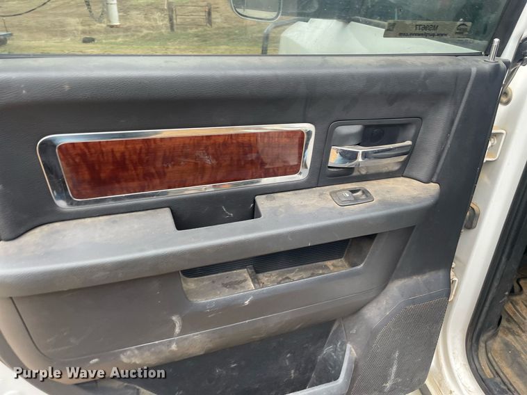 image for item MS9677 2012 Dodge Ram 5500HD  Crew Cab truck cab and chassis