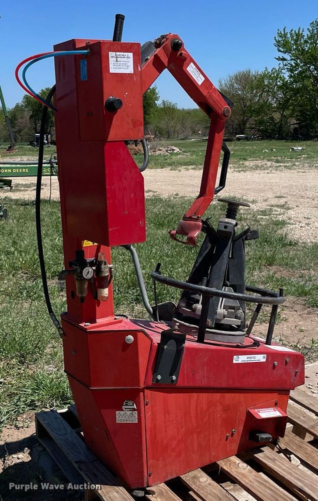 image for item MS9742 Hunter Engineering TC325  tire machine