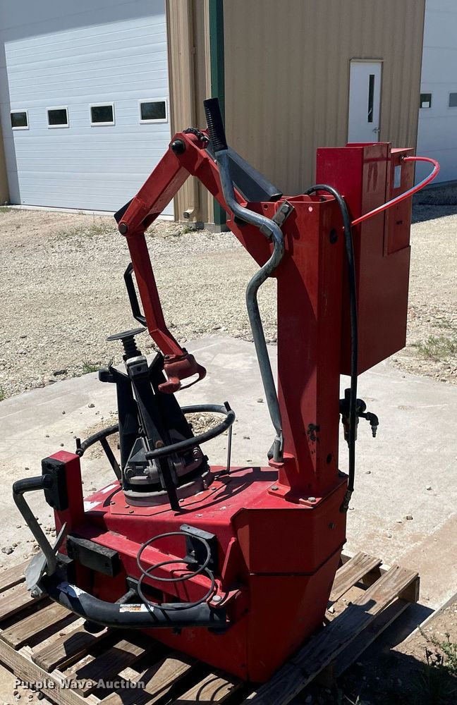 image for item MS9742 Hunter Engineering TC325  tire machine
