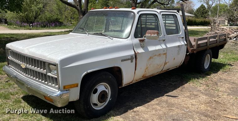 image for item MS9754 1982 Chevrolet C30  Crew Cab flatbed pickup truck