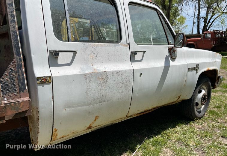 image for item MS9754 1982 Chevrolet C30  Crew Cab flatbed pickup truck