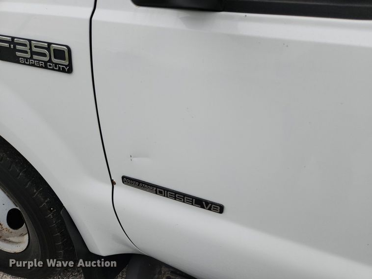 image for item MW9761 2002 Ford F350 Super Duty XL  SuperCab utility bed pickup truck