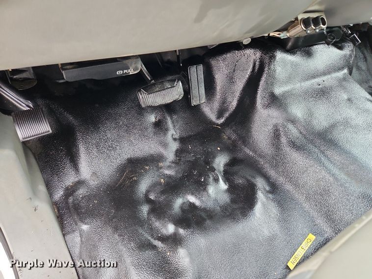 image for item MW9761 2002 Ford F350 Super Duty XL  SuperCab utility bed pickup truck