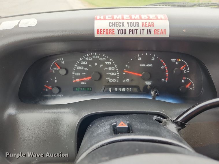 image for item MW9761 2002 Ford F350 Super Duty XL  SuperCab utility bed pickup truck