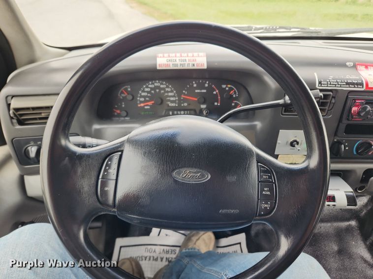 image for item MW9761 2002 Ford F350 Super Duty XL  SuperCab utility bed pickup truck