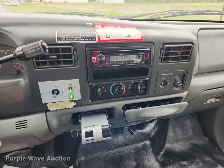 image for item MW9761 2002 Ford F350 Super Duty XL  SuperCab utility bed pickup truck