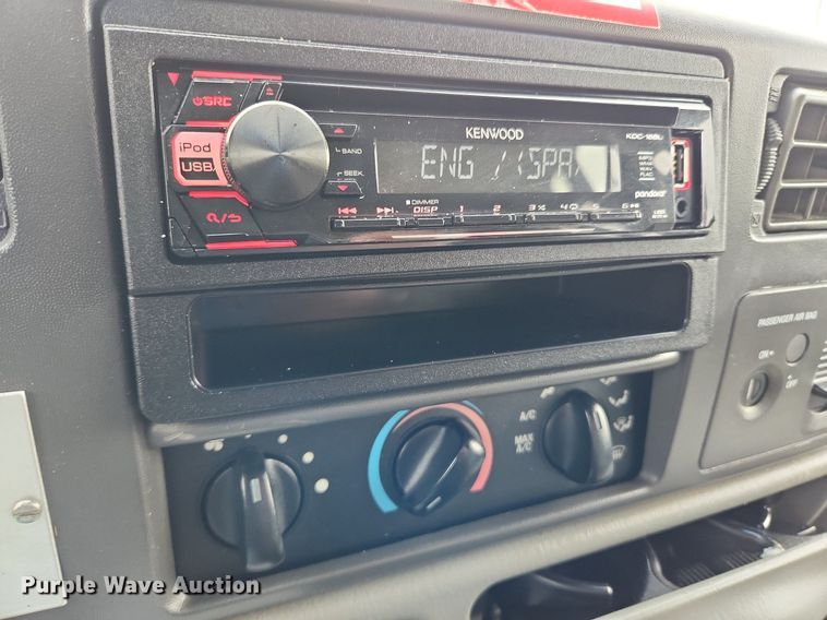 image for item MW9761 2002 Ford F350 Super Duty XL  SuperCab utility bed pickup truck