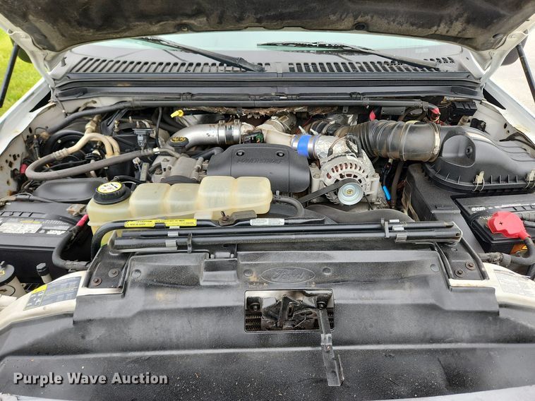 image for item MW9761 2002 Ford F350 Super Duty XL  SuperCab utility bed pickup truck