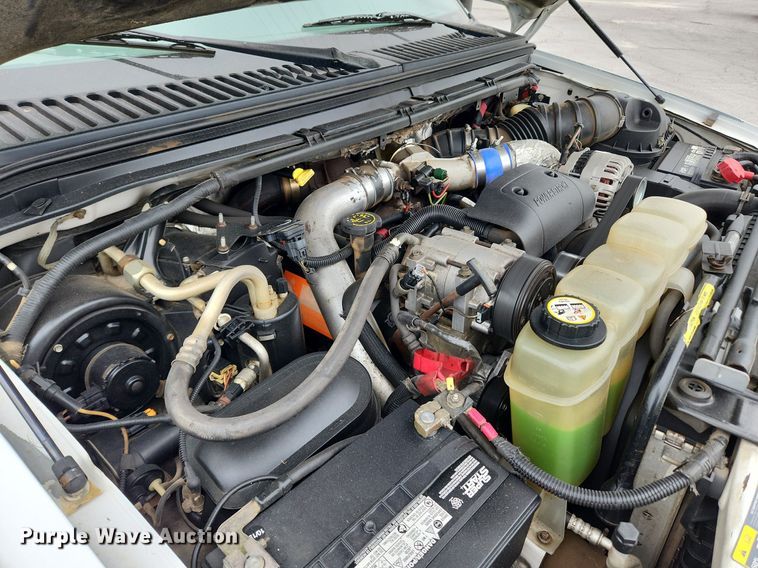 image for item MW9761 2002 Ford F350 Super Duty XL  SuperCab utility bed pickup truck