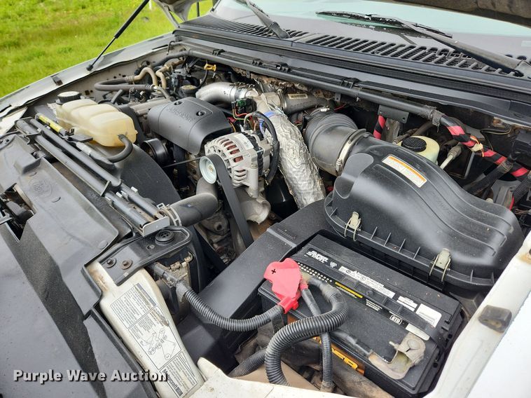 image for item MW9761 2002 Ford F350 Super Duty XL  SuperCab utility bed pickup truck