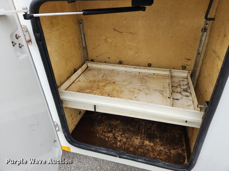 image for item MW9761 2002 Ford F350 Super Duty XL  SuperCab utility bed pickup truck