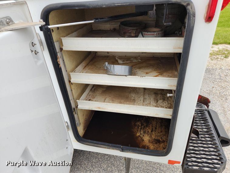 image for item MW9761 2002 Ford F350 Super Duty XL  SuperCab utility bed pickup truck