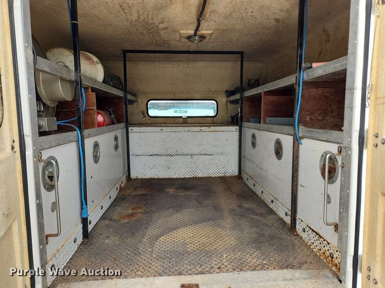 image for item MW9761 2002 Ford F350 Super Duty XL  SuperCab utility bed pickup truck