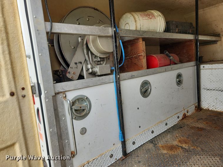 image for item MW9761 2002 Ford F350 Super Duty XL  SuperCab utility bed pickup truck