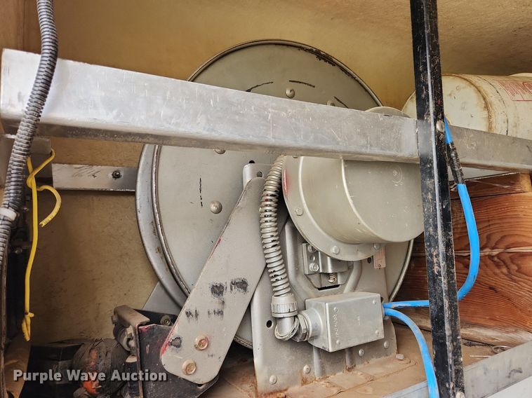 image for item MW9761 2002 Ford F350 Super Duty XL  SuperCab utility bed pickup truck