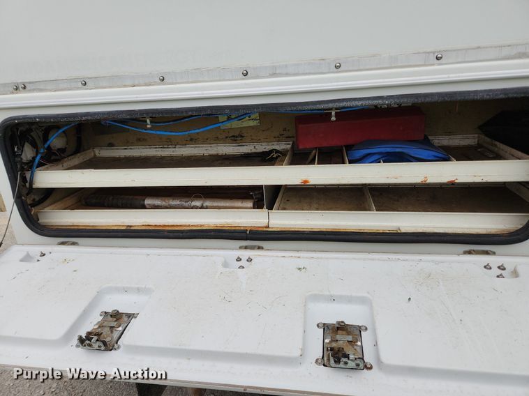 image for item MW9761 2002 Ford F350 Super Duty XL  SuperCab utility bed pickup truck