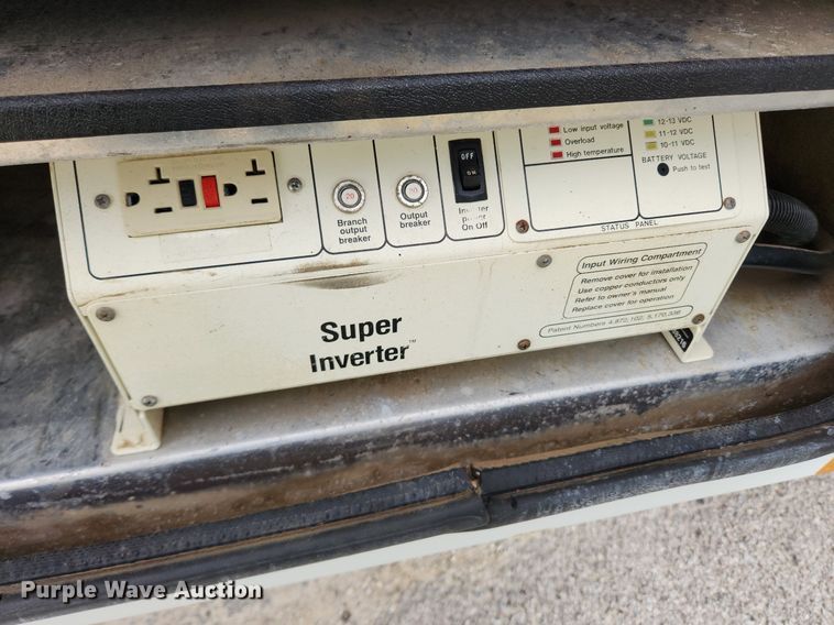 image for item MW9761 2002 Ford F350 Super Duty XL  SuperCab utility bed pickup truck