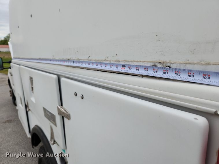 image for item MW9761 2002 Ford F350 Super Duty XL  SuperCab utility bed pickup truck