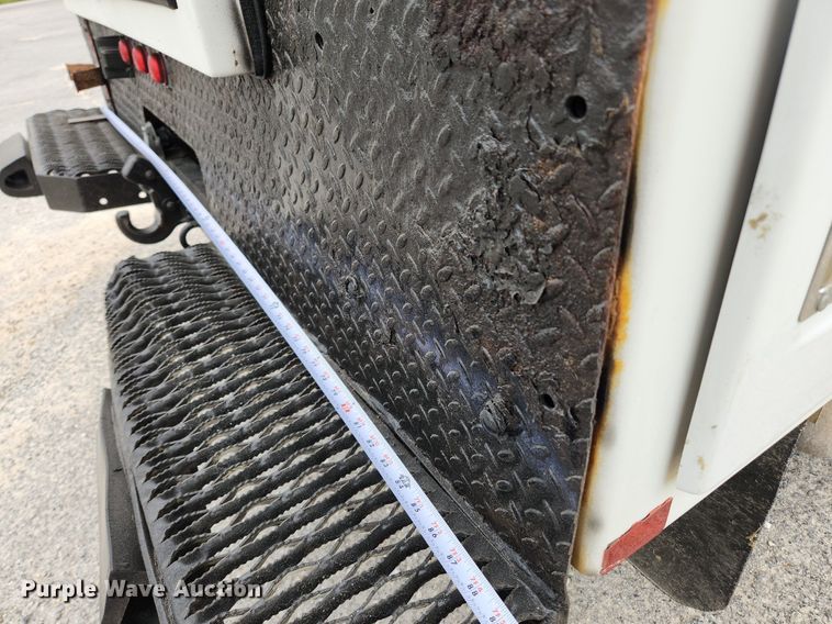 image for item MW9761 2002 Ford F350 Super Duty XL  SuperCab utility bed pickup truck