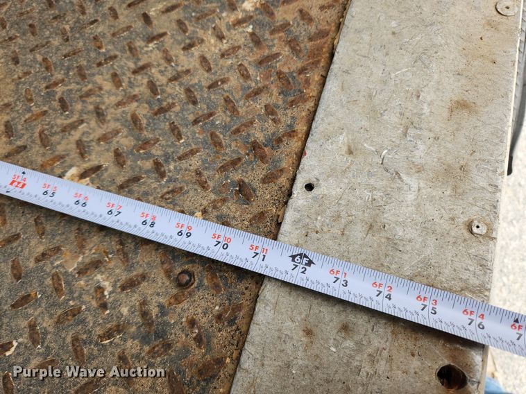 image for item MW9761 2002 Ford F350 Super Duty XL  SuperCab utility bed pickup truck