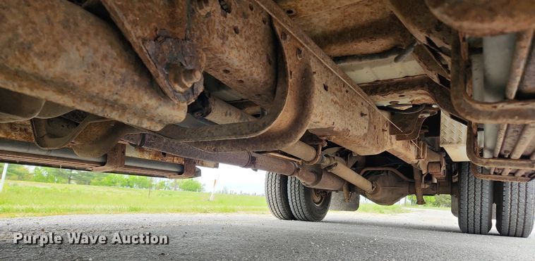 image for item MW9761 2002 Ford F350 Super Duty XL  SuperCab utility bed pickup truck