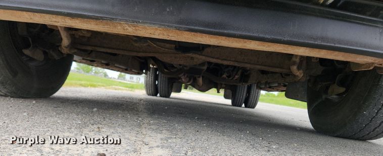 image for item MW9761 2002 Ford F350 Super Duty XL  SuperCab utility bed pickup truck