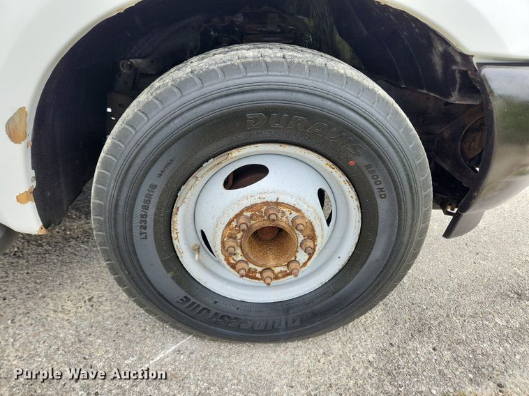 image for item MW9761 2002 Ford F350 Super Duty XL  SuperCab utility bed pickup truck