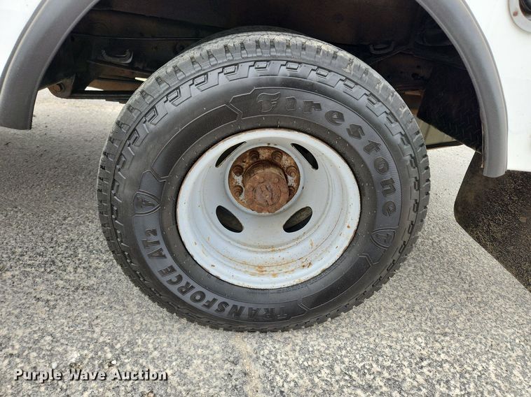 image for item MW9761 2002 Ford F350 Super Duty XL  SuperCab utility bed pickup truck