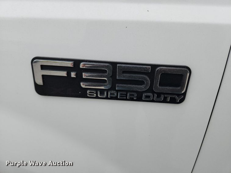 image for item MW9761 2002 Ford F350 Super Duty XL  SuperCab utility bed pickup truck