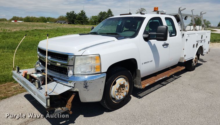 image for item MW9765 2009 Chevrolet Silverado 3500HD  Ext. Cab utility bed pickup truck