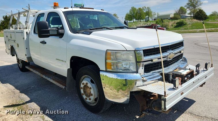image for item MW9765 2009 Chevrolet Silverado 3500HD  Ext. Cab utility bed pickup truck