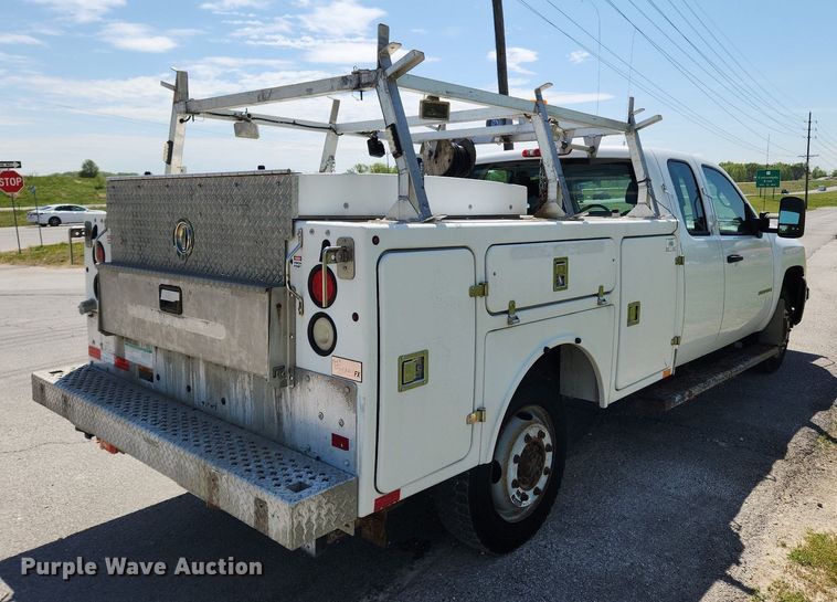 image for item MW9765 2009 Chevrolet Silverado 3500HD  Ext. Cab utility bed pickup truck