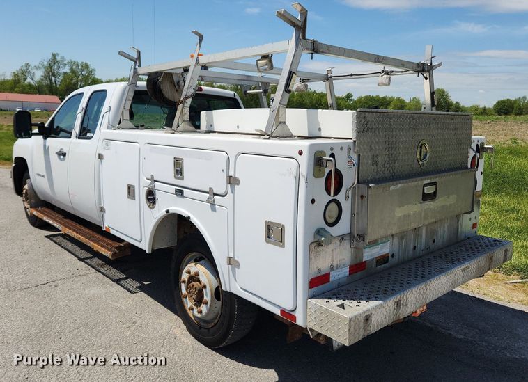 image for item MW9765 2009 Chevrolet Silverado 3500HD  Ext. Cab utility bed pickup truck