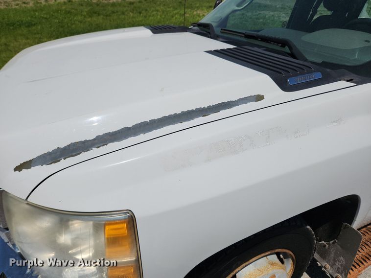 image for item MW9765 2009 Chevrolet Silverado 3500HD  Ext. Cab utility bed pickup truck