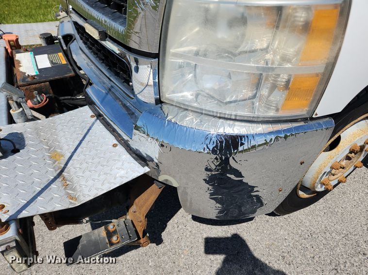 image for item MW9765 2009 Chevrolet Silverado 3500HD  Ext. Cab utility bed pickup truck