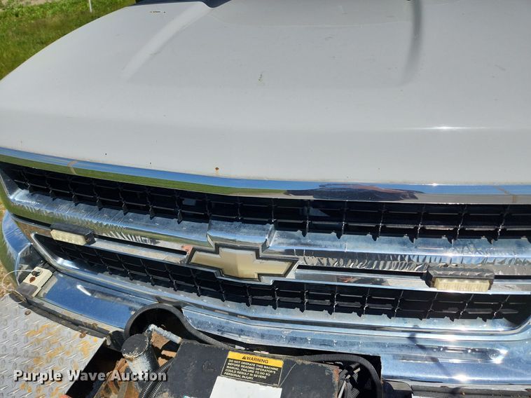 image for item MW9765 2009 Chevrolet Silverado 3500HD  Ext. Cab utility bed pickup truck