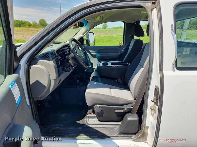 image for item MW9765 2009 Chevrolet Silverado 3500HD  Ext. Cab utility bed pickup truck