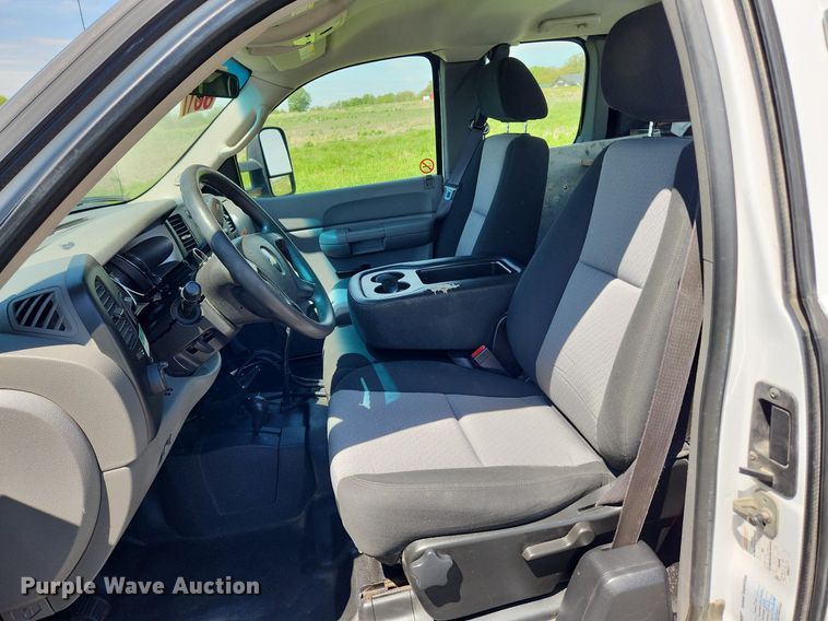 image for item MW9765 2009 Chevrolet Silverado 3500HD  Ext. Cab utility bed pickup truck