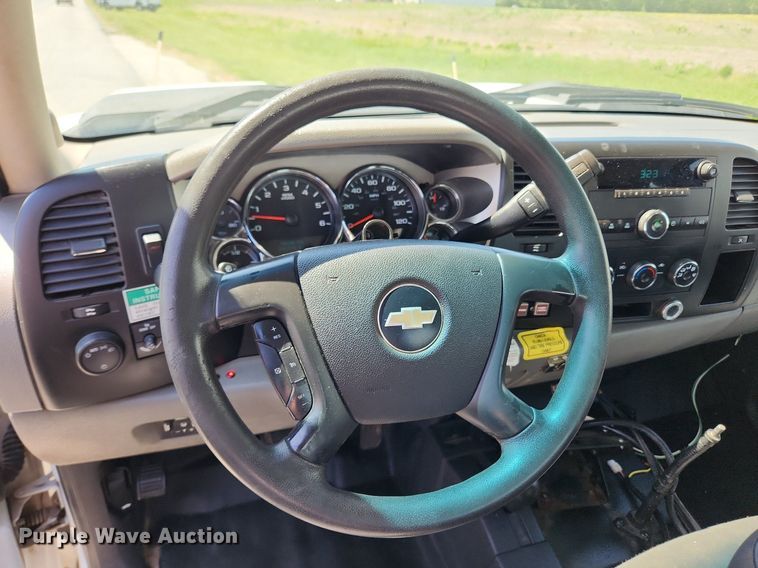 image for item MW9765 2009 Chevrolet Silverado 3500HD  Ext. Cab utility bed pickup truck
